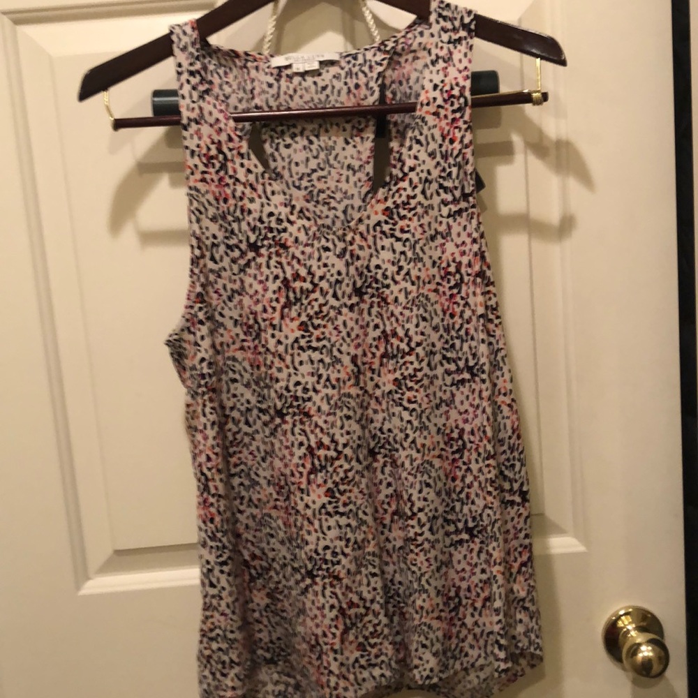 Bella Luxx Sleeveless Blouse Medium